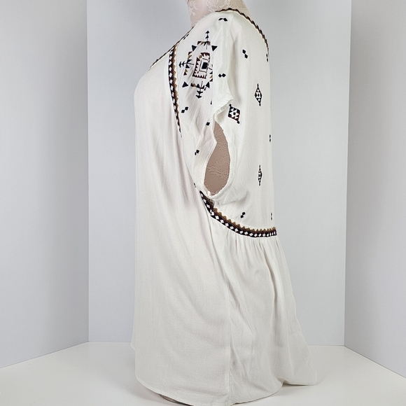 Torrid Ivory Boho Embroidered Peasant Tunic Top Women's Size 0 (Fits L/XL) - Picture 4 of 12